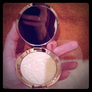 BECCA Shimmering Skin Perfector Pressed